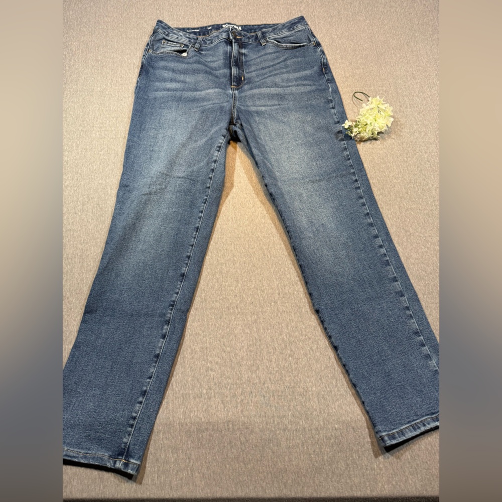 Sonoma Blue Straight Leg Jeans with Vintage Appeal